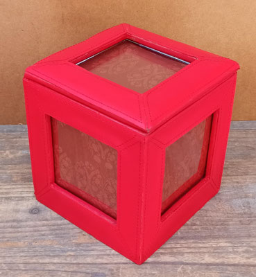 Caja cuero. 