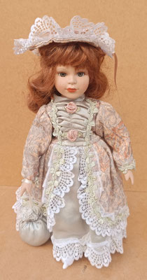 Muñeca porcelana. Ref GOY. 30x16