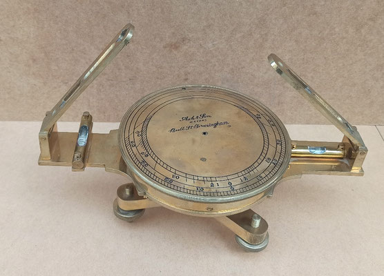 Reloj solar con nivel. 28x22 alto