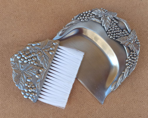 Recogemigas metal. Ref 8218. 13x14