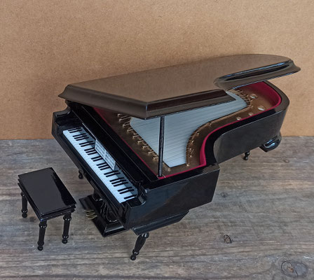 Piano de cola decorativo. Ref 105055. 17x26x16
