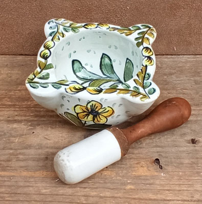 Mortero de cerámica vintage. 8X16