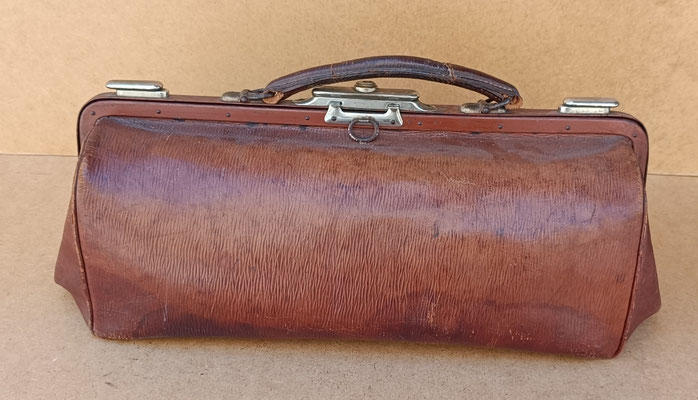 Maletín de médico cuero antiguo. Ref RG021. 19x45x16