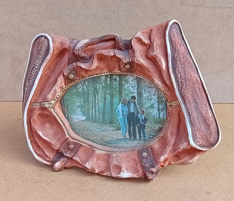 Portafotos mochila resina. Ref 3668/551. 23x20x2