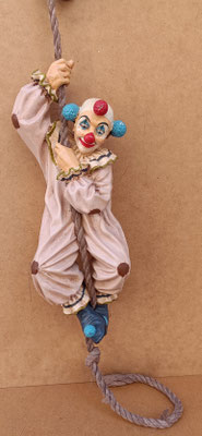 Payaso resina para colgar. Ref R0121DEP. Medidas figura 50x17x14