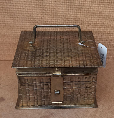 Caja metal. Ref 6Y4047. 17x17x10