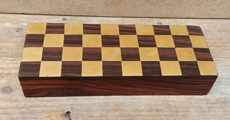 Caja madera adornos latón. Ref 429. 20x7,5x3