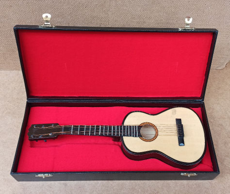 Miniatura guitarra. 29x10x3