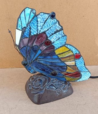 Lámpara marca Real Tiffany lamps. Ref 626C. 25x20x11