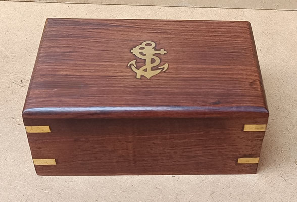 Caja madera de palisandro con adorno de latón. Ref C013. 7x16,5x10