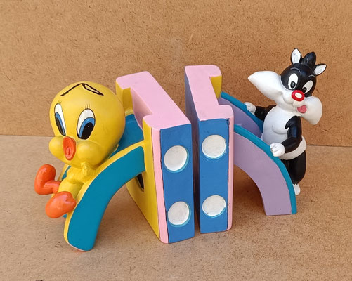 Sujetalibros tobogan baby looney Tunes resina. Ref 13x10x8