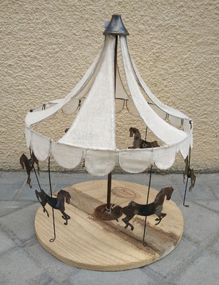 Tiovivo madera, hierro y tela. Ref A24730. 40x40x49