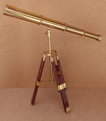 Catalejo latón con trípode madera. Ref KA020. 42,5x34,5x67,5