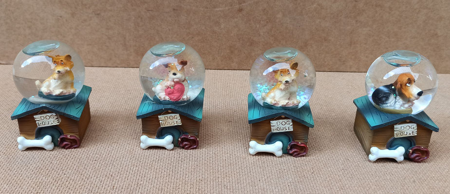 Bola nieve mini perros resina. Ref 2/001. 6,5x4. Consultar modelos disponibles