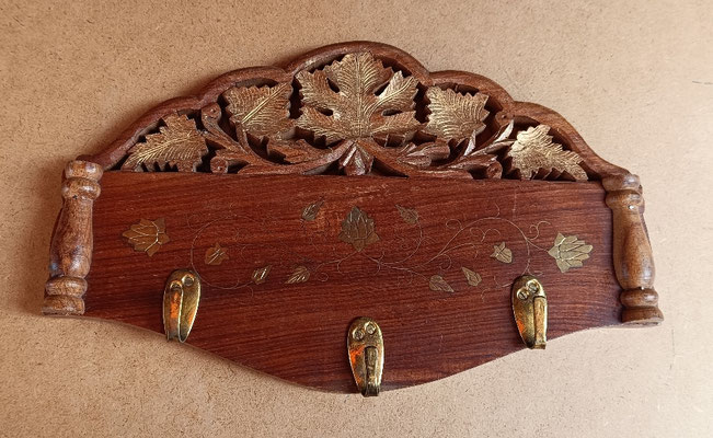 Perchero madera /latón. 23x36x3