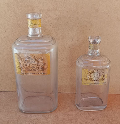 Botella antigua Ron quina Perfumería Floralia. Ref GOY. Grande 25x11x7. Pequeña 19x8x6