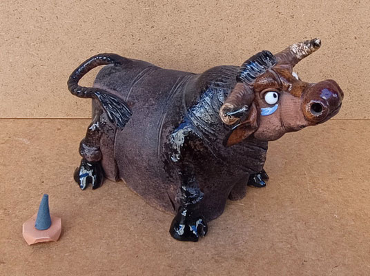 Quemador de incienso toro barro. Ref 7438. 16x24x12
