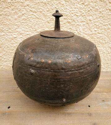 Vasija metal. Ref 1072. 30x26
