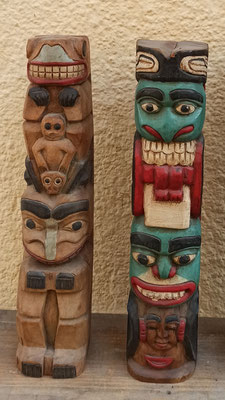 Totem indio en madera. Ref EL0202. 46x8x8 y 45x10x10