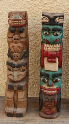 Totem indio en madera. Ref EL0202. 46x8x8 y 45x10x10