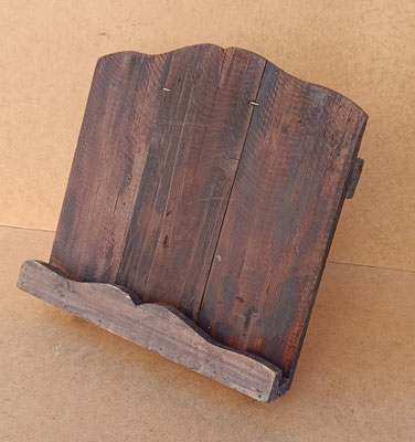 Atril madera de abeto. Ref 28615. 32x30x20