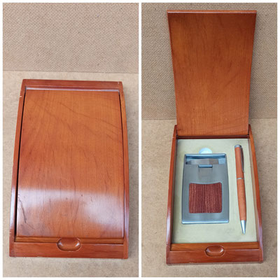 Bolígrafo con dispensador de tarjetas de visita. Ref 49233. 21X12X4