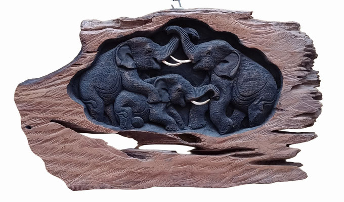 Talla artesanal de elefantes. Origen Tailandia. Ref EL1540. 64x36