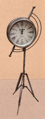 Reloj con trípode. Ref 3533. 75x40x20