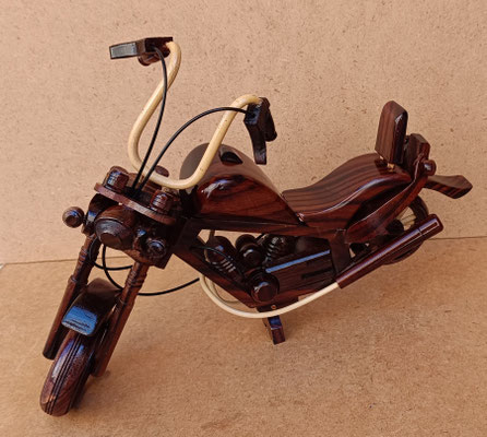 Moto madera. 23x32x5,5