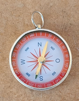 Brújula de bolsillo. Ref 331125. 4 cms diámetro 
