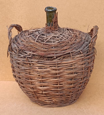Damajuana vintage forrada de mimbre. 45x38x30