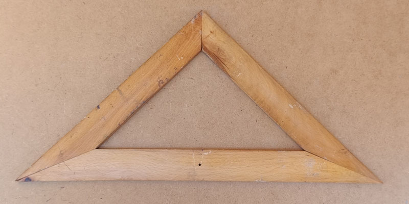 Escuadra madera. 50x25