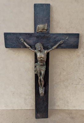 Cruz madera con Cristo de bronce. 55x33x6