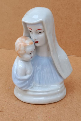 Virgen con niño porcelana. 13x10x6