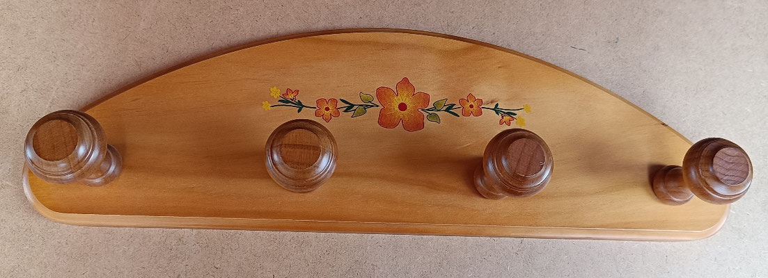 Perchero madera. Ref 8052. 60x19x12