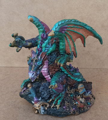 Dragón resina con bola. Ref Res213. 20x14x12