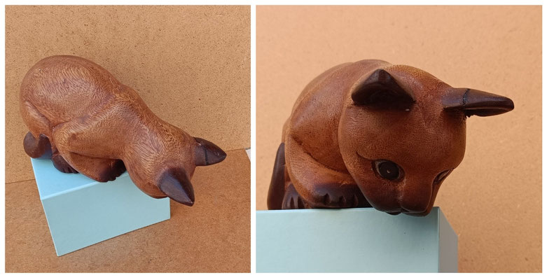 Gato madera teca para estantería. Ref EL0847. 23x9x12