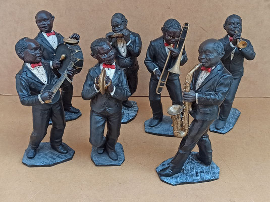 Orquesta jazz 7 piezas resina. 27x13x10 aprox