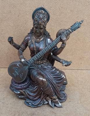 Figura Sarasvati resina. Ref 19836. 15x12x8