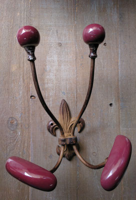 Perchero bronce y porcelana. 25x20x14