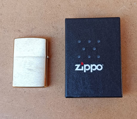 Mechero Zippo dorado brushed. Ref 31573. 