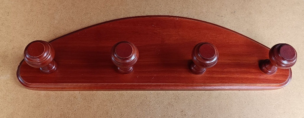 Perchero madera. Ref 8026. 60x19x12