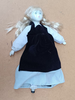 Muñeca porcelana vintage. Ref GOY. 40X15