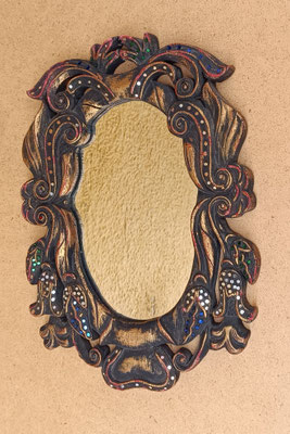 Espejo de madera tallado a mano con detalles de cristal. Origen Tailandia. Ref EL546. 40x29