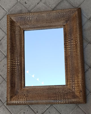 Espejo imitación piel cocodrilo. 84x68x6