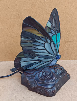 Lámpara tipo Tiffany mariposa. Ref 27807. 23x16x14