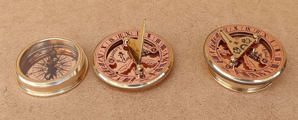 Brújula reloj solar latón. Ref 19330. 5x7