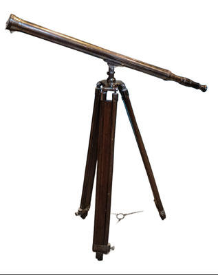 Catalejo latón con trípode de madera extensible. 100x170 altura máxima 