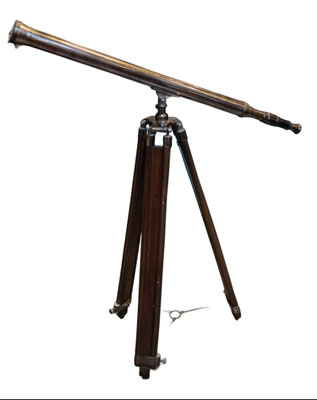 Catalejo latón con trípode de madera extensible. 100x170 altura máxima 
