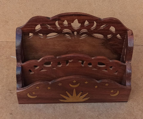 Cartero madera con incrustaciones latón. 15x20x8